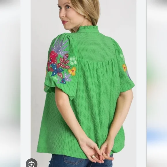 Umgee Green Embroidered Floral Sleeve Top - Picture 2 of 9